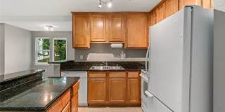 Charming 2BR Condo in Bothell Gallery 9