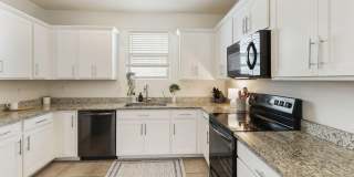 2930 N RAVEN -- Gallery 7