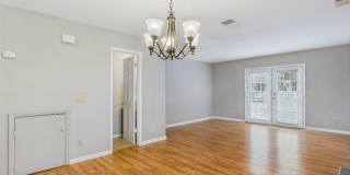 UNCG Area – Chancellors Court Townhomes. Walk to Campus and just minutes to Downtown! Gallery 11