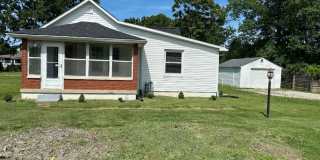 Charming Prospect Cottage with Spacious Yard Gallery 1