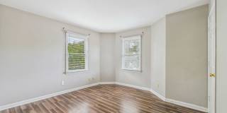 UNCG Area – Chancellors Court Townhomes. Walk to Campus and just minutes to Downtown! Gallery 29