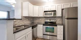 Stunning 2 Bedroom 2 Bathroom condo In Aurora with a garage! Gallery 6