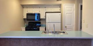 3 bedroom, 2.5 bath Condo: Gentry Quarters Complex Gallery 9