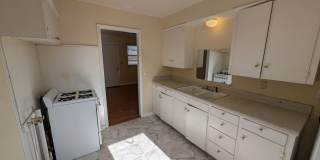2 bed, 1 bath duplex house in Edmond with central heat and air next to UCO campus Gallery 5