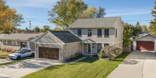 27823 Roy Street Gallery 1