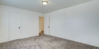 3 bedroom 2.5 bath - NW Highway and Rockwell Gallery 32
