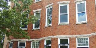 Beautiful Renovated Four bedroom Townhome Gallery 3