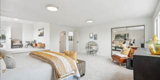 REMODELED HUGE BRIGHT 2400sf 4BR/3.5BA Havenscourt Split Level Home w Cottage AVAIL NOW Gallery 28