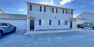 3 Bedroom 1.5 Bath Apartment - 2 car garage Gallery 1