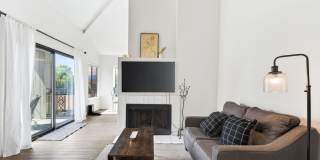 2 Bedroom Condo for Rent in Redding CA | Pool, Spa, Fireplace, Balcony Gallery 36