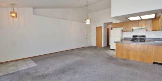 Single-Level Unit w/1-Car Garage Single-Level Unit w/1-Car Garage Gallery 3