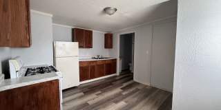 Cozy & Updated 1 Bedroom | 1 Bathroom Efficiency Apartment Gallery 6