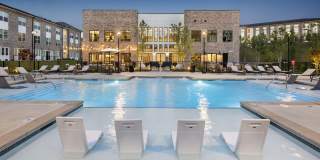 The Statesman Gallery 28