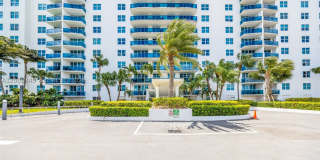 7501 E Treasure Dr Gallery 1