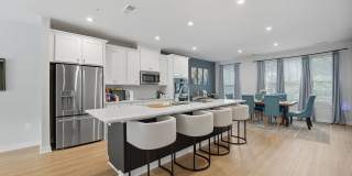 709 Thomas Ln #B Gallery 8