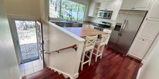 Charming 4 Bedroom Residence with Expansive Yard Gallery 11