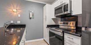 Ihona Townhome 1BR, 1BA, 1PKG, AC, W/D Gallery 1