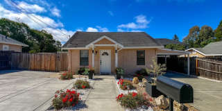 Fully Furnished Alta Heights Retreat | Walk to Downtown Napa Gallery 1