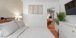 370 8th Ave Gallery 6