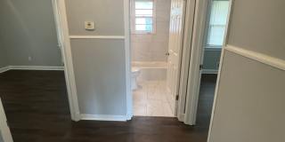 Amazing 6 Bedroom 2 Bathroom home with dual driveways Gallery 10