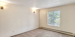 Easy Living Starts Here | 2 Bedroom Lakeside Condo Gallery 17