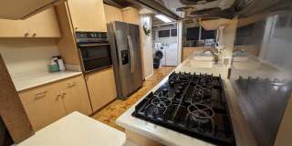 Country living in the City - Huge bonus room, entertainment deck, covered lanai and lots of storage. Gallery 10