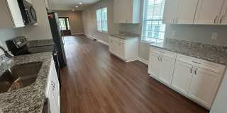 Newly Renovated Spacious 3 Bedroom w/ Full Appliance Package Gallery 7