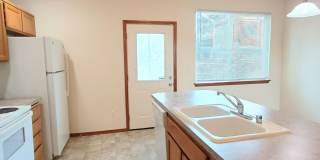 2 Bedroom 2.5 bath BIG Townhouse with garage - minutes from JBLM East Gate Gallery 25