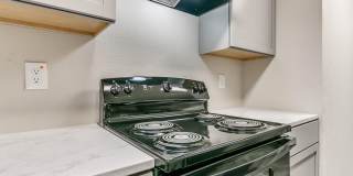 Beautiful updated home in The Village - 2 bed 1 bath Gallery 20