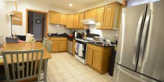 Charming 5 Bedroom Apartment Gallery 1