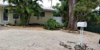 980 Oleander Road Gallery 1