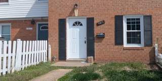 Charming 3 Bed And 1.5 Bath Townhome In Georgetown South Gallery 1