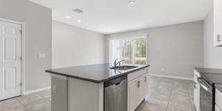Townhome in Great Location! Gallery 6