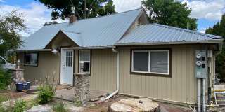 515 S Meridian 3 Bedroom House Gallery 1