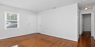 Adorable Two Bedroom Apartment Near Cotswold! Gallery 10