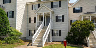 Updated 2BR/2.5BA in Fantastic Chapel Hill Location! Convenient to I-40! Gallery 1