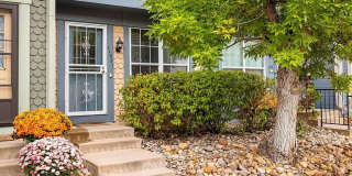Charming 2BR Tpwnhome in Aurora Gallery 3