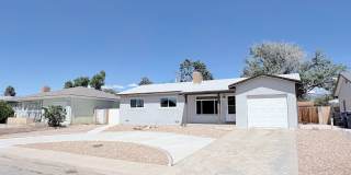 Charming 3 Bedroom, 2 Bathroom NE ABQ Home. Refrigerated Air! Spacious backyard. Near Uptown Gallery 24