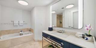 4401 Collins Ave Gallery 4