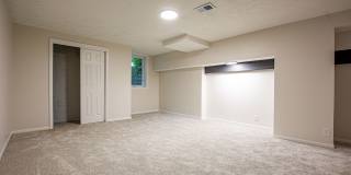 Beautifully Remodeled Modern 5 Bedroom / 3 Bath Home Near Millard North Gallery 19