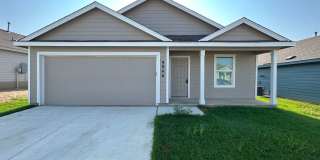 Modern 4-Bedroom Living with Community Pool Access! Gallery 1