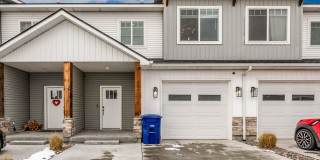 $300 off first month for March move-ins! - BEAUTIFUL 3 BED 2.5 BATH TOWNHOME IN SUGAR CITY Gallery 1