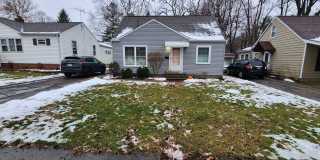 Comfort Meets Convenience: Beautiful 2-Bedroom Single-Family Home Family-Friendly Gallery 1