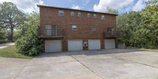 Charming and Spacious South Side 3-Bedroom Duplex Gallery 32