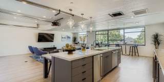 Crossing at 9th Gallery 14