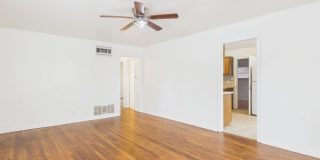Spacious 4 bedroom rental ~ 4308 S Jackson Gallery 7