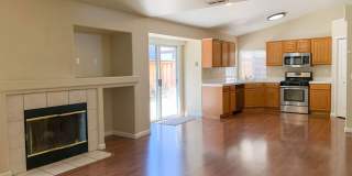 RENT REDUCED on 4 Bedroom with Huge Backyard!!! Gallery 1