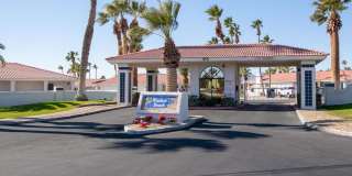 Desirable Windsor Beach Condo! Unfurnished Long Term! Gallery 1