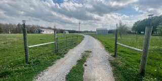 Beautiful 3Br 2Ba Mini Farm, Minutes Outside Shelbyville! Gallery 1