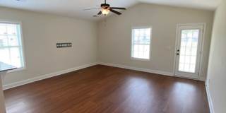 3 Bedroom 2 Bath home in LEXINGTON. Gallery 9